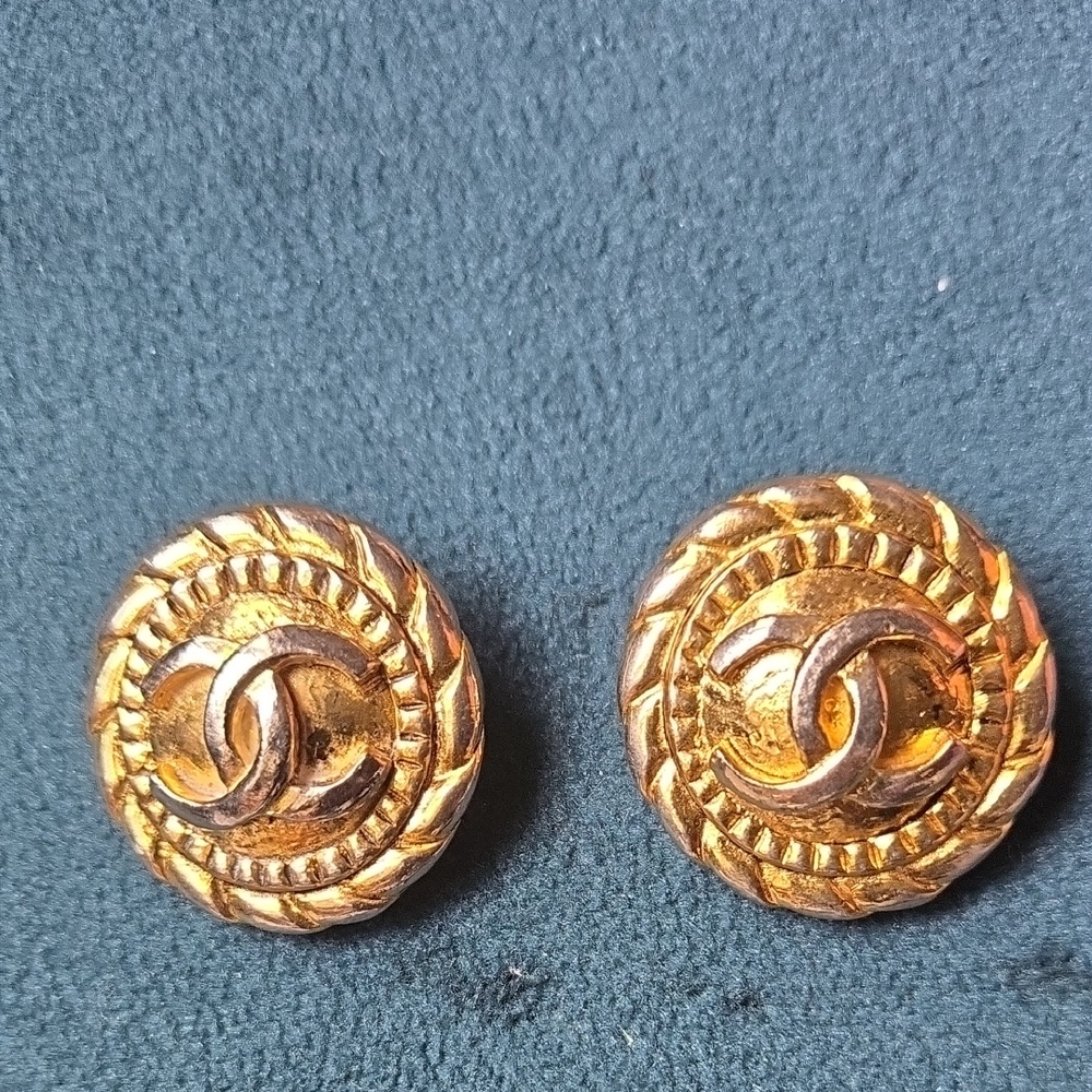 CHANEL Gold-Tone Round Earrings